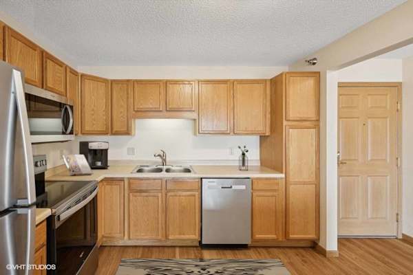 Lakewood Place Apartments property